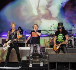 Όλες οι χρήσιμες πληροφορίες για τη μεγάλη συναυλία των Guns N' Roses