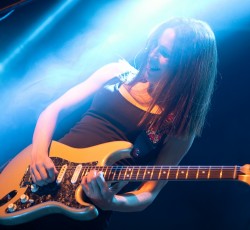 H Ειρήνη Κετικίδη επιστρέφει με ένα single εμπνευσμένο από μια αληθινή ιστορία κακοποίησης 