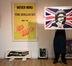 Έφυγε από τη ζωή ο εικαστικός των Sex Pistols, Jamie Reid 