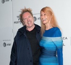 Έφυγε από τη ζωή η Nora Forster, σύζυγος του Johnny Rotten 