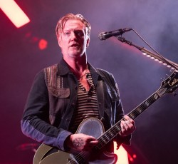 Ο Josh Homme ανακοίνωσε πως απαλλάχθηκε από τον καρκίνο
