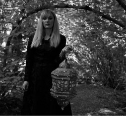 Στη Relapse το νέο σχήμα της Rebecca Vernon των Subrosa 