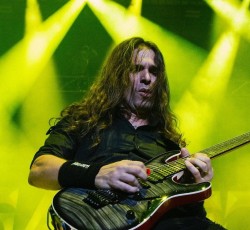 Παρατείνεται η απουσία του Kiko Loureiro από τους Megadeth