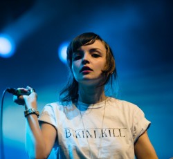 Προσωπικό ντεμπούτο για τη Lauren Mayberry των Chvrches 
