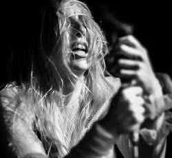 H Kristin Hayter επιστρέφει με νέο δίσκο και single