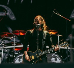 Ακούστε ολόκληρο το νέο άλμπουμ του Σάκη Τόλη 