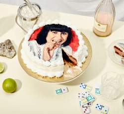 Η Σtella μοιράζεται το νέο της single "Girl Supreme" 