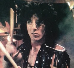 Πέθανε ο πρώην ντράμερ των W.A.S.P. και L.A. Guns, Steve Riley