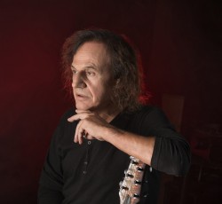 Μεγάλες συναυλίες για τα 50 χρόνια του Βασίλη Παπακωνσταντίνου στη δισκογραφία 