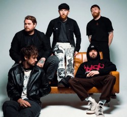 Νέος δίσκος και single από τους While She Sleeps 