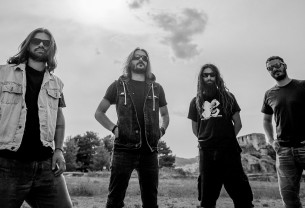 Οι Villagers Of Ioannina City αποκάλυψαν το "Ghosts In The Sky" 