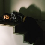 H Julia Holter αποκάλυψε το "The Laugh Is In The Eyes"