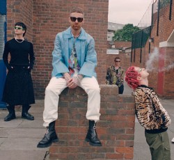 Ακούστε το "Here's The Thing" από τους Fontaines D.C.