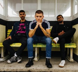 Οι Grade 2 στην Αθήνα για μια συναυλία