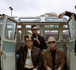 Ακούστε το "Light It Up" από τους The Offspring 