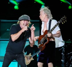 Οι AC/DC ανακοίνωσαν ευρωπαϊκή περιοδεία για το "Power Up" 