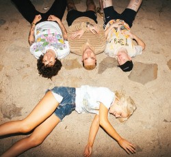 Νέο τραγούδι και άλμπουμ για τους Amyl & The Sniffers