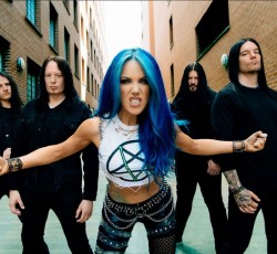 Ακούστε το "Blood Dynasty" των Arch Enemy 