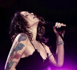 Η Beth Hart επέστρεψε με το "You Still Got Me" 