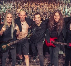  Επανηχογράφηση του "Somewhere Far Beyond" για τους Blind Guardian 