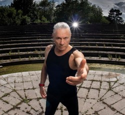 Video clip για το "Rain On The Graves" του Bruce Dickinson 