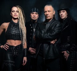 Με δύο κιθαρίστες η περιοδεία του Bruce Dickinson 