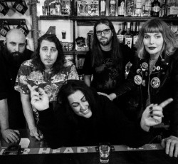 Οι Couch Slut ανακοίνωσαν την άφιξη του "You Could Do It Tonight" 