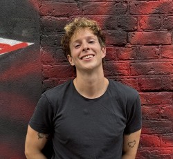 O D3lta στην Αθήνα για μία εμφάνιση 