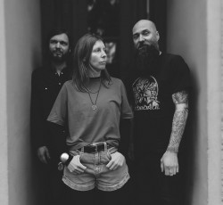 Ακούστε το καινούριο single των Earth Ship