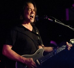 Μυστήριο με τον νέο δίσκο των Van Halen 