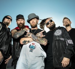 Κερδίστε βινύλια και t-shirt των Five Finger Death Punch