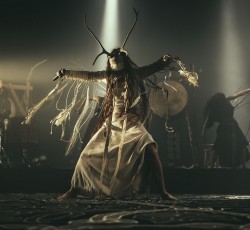 Η εντυπωσιακή εμπειρία των Heilung στο Θέατρο Λυκαβηττού