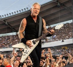 Τατουάζ από τις στάχτες του Lemmy για τον James Hetfield
