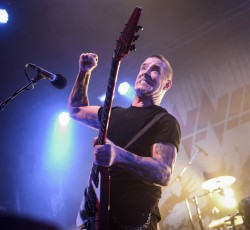 Τρεις προσωπικούς δίσκους θα κυκλοφορήσει ο Jeff Waters 