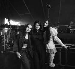 Επί σκηνής συμπράξεις των Spiritbox με Poppy και Tatiana Shmayluk των Jinjer