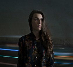 Η Julia Holter επιστρέφει με καινούριο single και άλμπουμ 