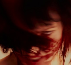 Ακούστε το καινούριο single της Julie Christmas