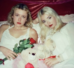 Οι Lambrini Girls αποκάλυψαν το "Love" 