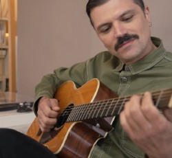 Ο Λάμπης Κουντουρόγιαννης αποκαλύπτει την ψυχή της μουσικής 