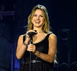 H Lana Del Rey ανακοίνωσε νέο δίσκο 