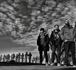 Οι ΜΕΜΦΙΣ γιορτάζουν 10 χρόνια πορείας με ένα ξεχωριστό live στη Θεσσαλονίκη 