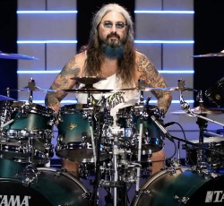 Ο Mike Portnoy δοκιμάζεται στο "Pneuma" των Tool 