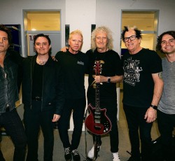 The Offspring και Brian May μαζί στη σκηνή