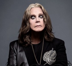 Με Ozzy Osbourne, Geezer Butler και "Paranoid" το σποτ για τη νέα φανέλα της Aston Villa