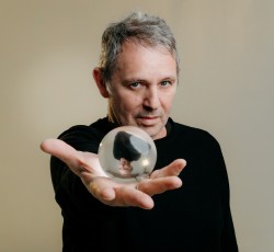 Ο Παύλος Παυλίδης για πρώτη φορά στη σκηνή του Floyd Live Venue 