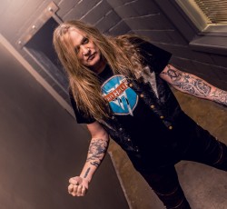 Γεγονός ο νέος δίσκος του Sebastian Bach μετά από δέκα χρόνια 