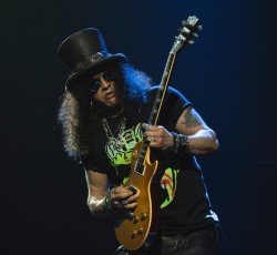 Δίσκος διασκευών από τον Slash με τη συμμετοχή κορυφαίων ερμηνευτών 