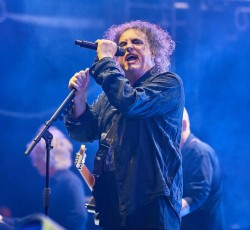 Με συναυλία 31 κομματιών γιόρτασαν οι Cure την άφιξη του νέου τους άλμπουμ 