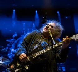 Οι Cure ανακοίνωσαν το "Songs Of A Live World"