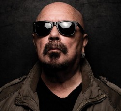 Έφυγε από τη ζωή ο Tony Clarkin των Magnum